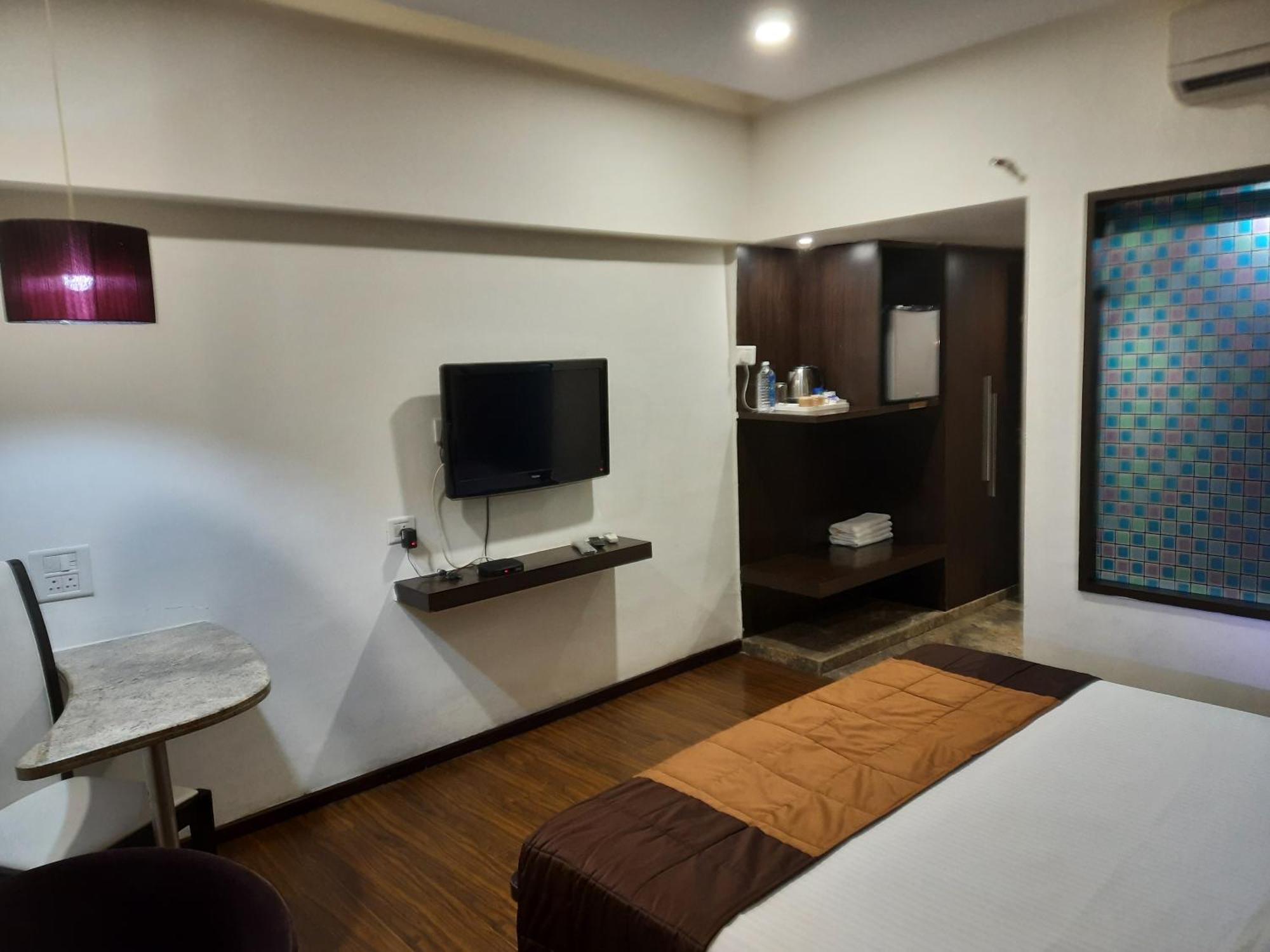 Hotel Lxia Hinjewadi - Indian Nationals Only Pimpri-Chinchwad Exterior photo