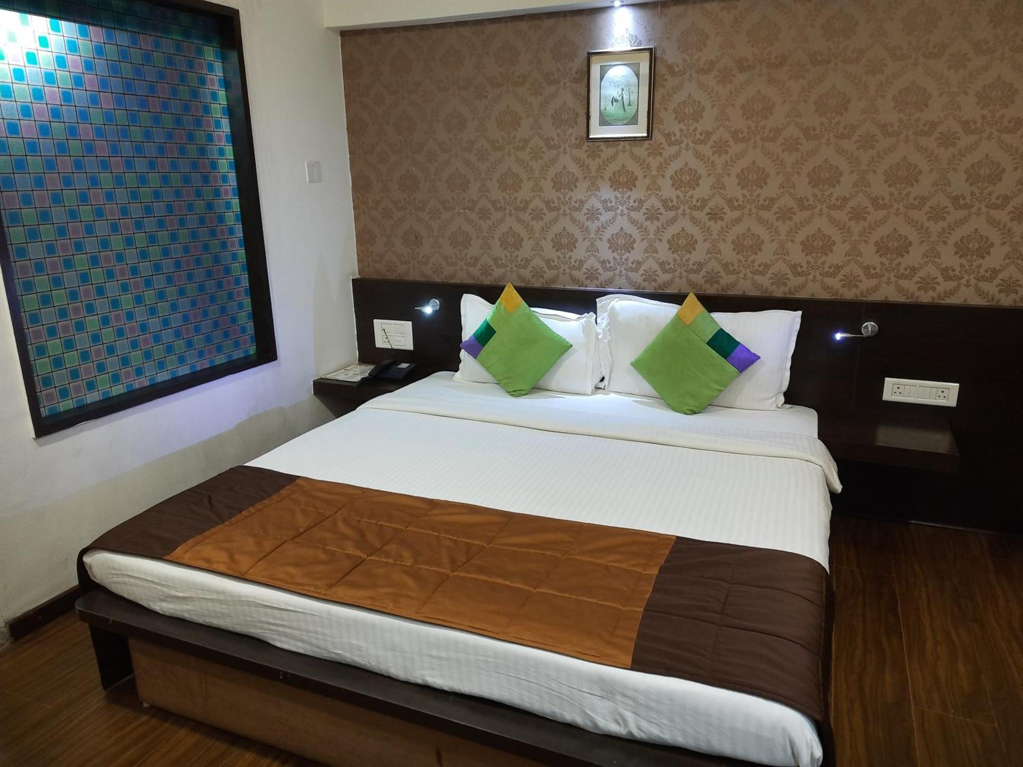 Hotel Lxia Hinjewadi - Indian Nationals Only Pimpri-Chinchwad Exterior photo