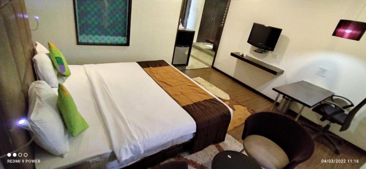 Hotel Lxia Hinjewadi - Indian Nationals Only Pimpri-Chinchwad Exterior photo