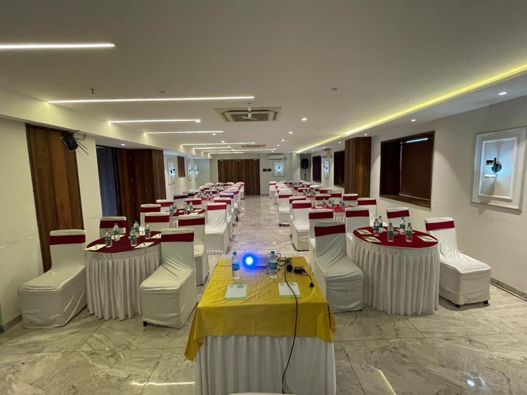 Hotel Lxia Hinjewadi - Indian Nationals Only Pimpri-Chinchwad Exterior photo