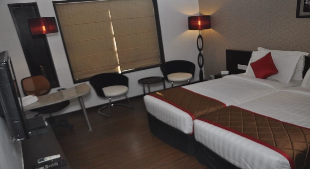 Hotel Lxia Hinjewadi - Indian Nationals Only Pimpri-Chinchwad Exterior photo
